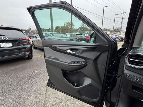 Used 2025 Chevrolet TrailBlazer LT image 18