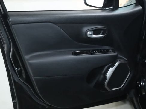 Used 2023 Jeep Renegade Limited image 13