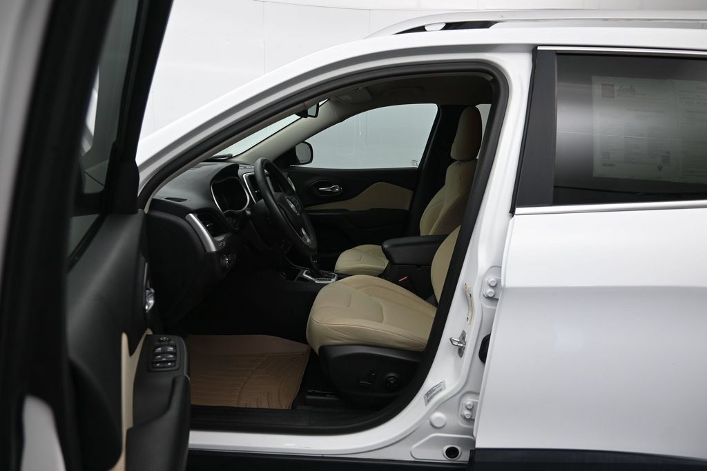Used 2016 Jeep Cherokee Latitude FWD image 21