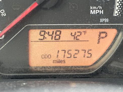 Used 2015 Toyota Yaris L image 24