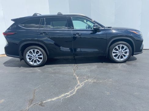 Used 2024 Toyota Highlander Limited image 2