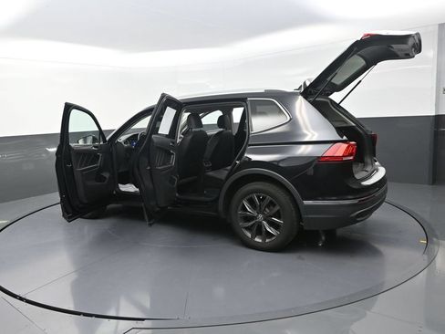 Used 2023 Volkswagen Tiguan SE w/ Panoramic Sunroof Package AWD/4WD image 33