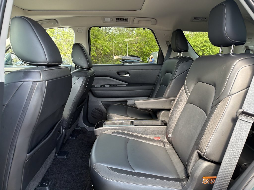 Certified 2025 Nissan Pathfinder SL w/ SL Premium Package FWD image 19