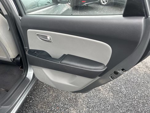 Used 2009 Hyundai Elantra GLS FWD image 14