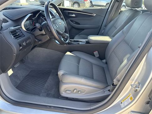 Used 2015 Chevrolet Impala LT w/ Convenience Package image 16