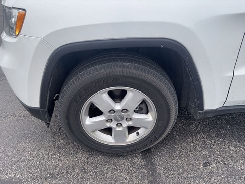 Used 2013 Jeep Grand Cherokee Laredo w/ Laredo E Group AWD/4WD image 18