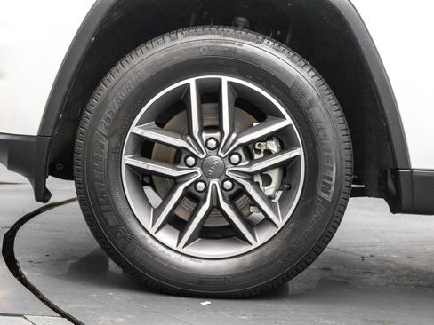 Used 2022 Jeep Grand Cherokee Limited image 46