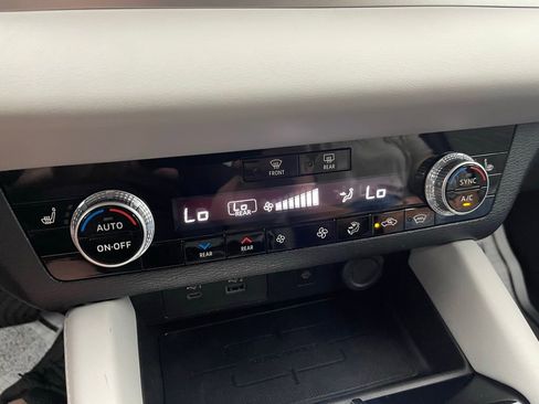 Used 2023 Mitsubishi Outlander SEL image 23