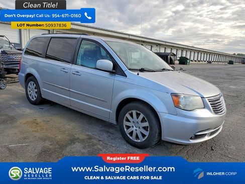Used 2011 Chrysler Town & Country Touring-L w/ Entertainment Group #2 FWD image 5