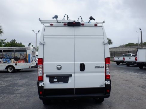 Used 2024 RAM ProMaster 2500 w/ Convenience Group image 4