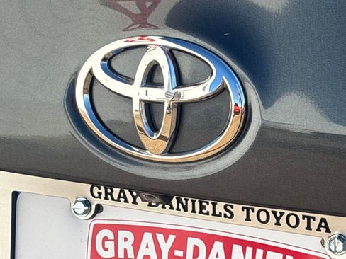 Used 2015 Toyota Corolla LE image 29