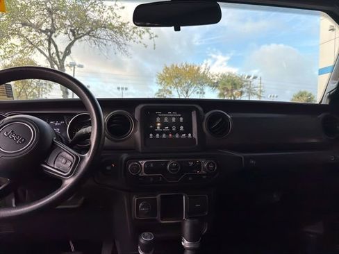 Used 2023 Jeep Gladiator Sport image 9