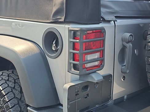 Used 2018 Jeep Wrangler Unlimited Sport S AWD/4WD image 33