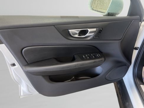 Used 2025 Volvo V60 B5 Cross Country Plus image 16