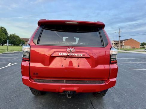 Used 2022 Toyota 4Runner SR5 AWD/4WD image 6