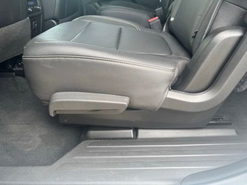 Used 2023 Chevrolet Traverse LT image 7