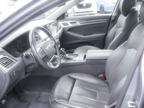 Used 2015 Hyundai Genesis 3.8 image 5