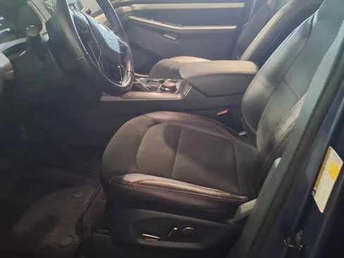 Used 2018 Ford Explorer XLT w/ Equipment Group 202A AWD/4WD image 18