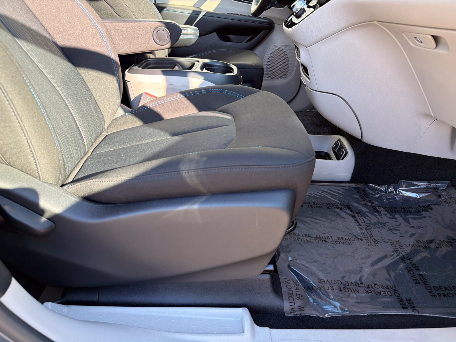 Used 2021 Chrysler Pacifica Touring w/ Cold Weather Group FWD image 58