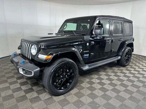 Used 2022 Jeep Wrangler Unlimited Sahara w/ Cold Weather Group image 7