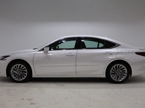 Used 2023 Lexus ES 300h Ultra Luxury w/ Accessory Package (Z1) FWD image 4