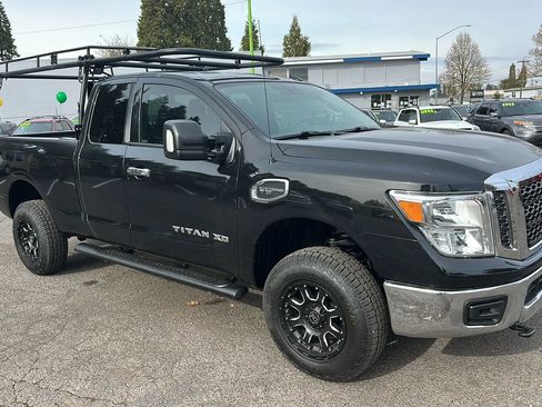 Used 2017 Nissan Titan SV AWD/4WD image 2