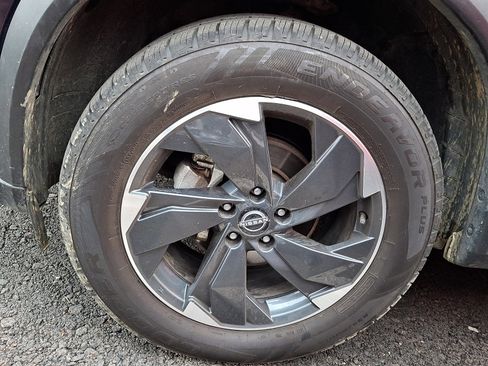 Used 2024 Nissan Rogue SV AWD/4WD image 4