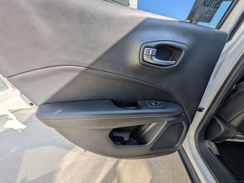 Used 2019 Jeep Compass Latitude image 36