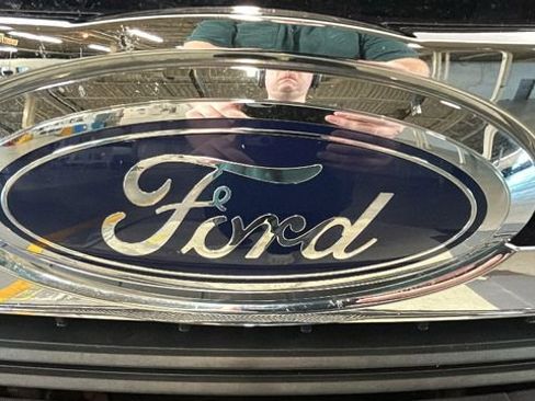 Used 2017 Ford F250 XLT w/ XLT Premium Package AWD/4WD image 9