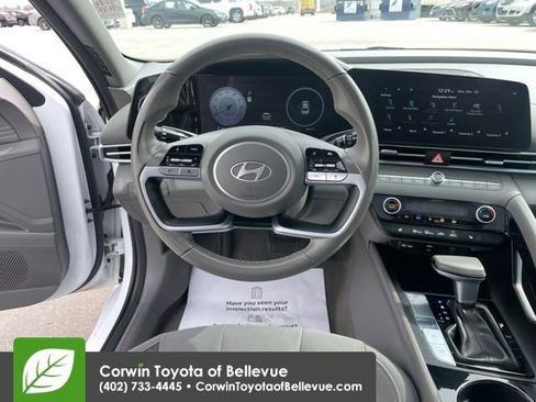 Used 2025 Hyundai Elantra SEL image 21