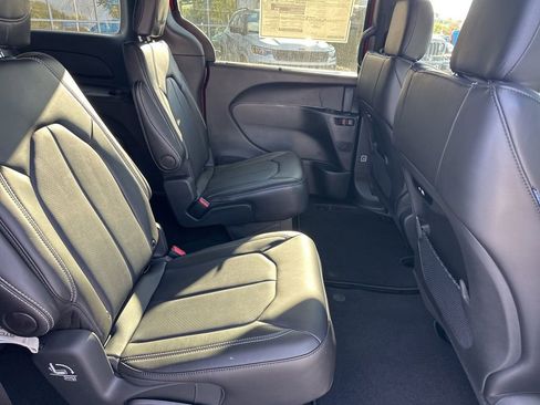 New 2026 Chrysler Pacifica Select image 48