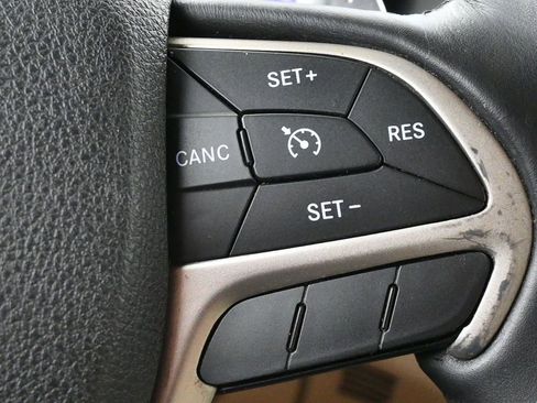 Used 2014 Jeep Grand Cherokee Limited image 18