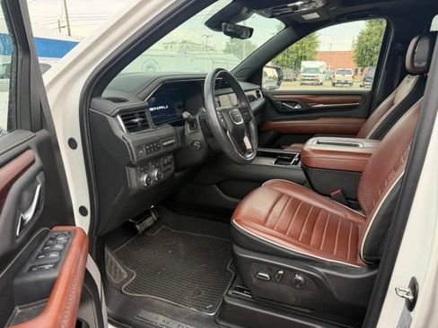 Used 2024 GMC Yukon Denali Ultimate AWD/4WD image 6
