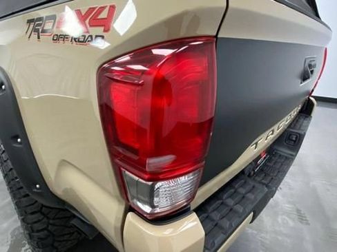 Used 2017 Toyota Tacoma TRD Off-Road w/ Tow Package AWD/4WD image 13
