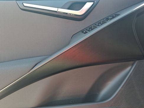New 2026 Kia Niro LX FWD image 8