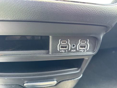 Used 2025 Chrysler Pacifica Select FWD image 18