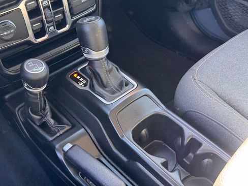 Used 2024 Jeep Wrangler Sport S image 18