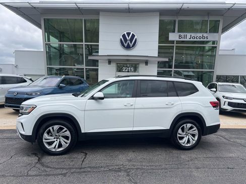 Used 2022 Volkswagen Atlas SE w/ Panoramic Sunroof Package AWD/4WD image 3