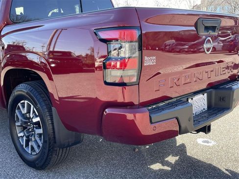 Used 2024 Nissan Frontier SL w/ Technology Package image 12