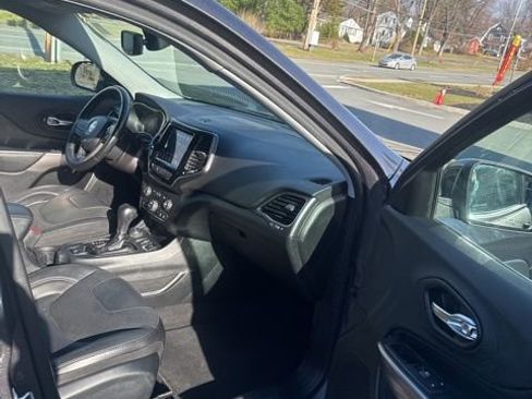 Used 2019 Jeep Cherokee Limited AWD/4WD image 19