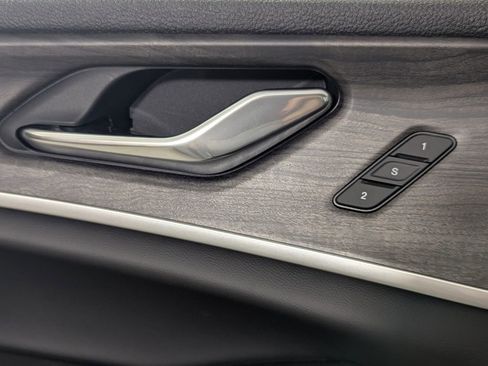 New 2025 Jeep Grand Cherokee Limited w/ Luxury Tech Group II image 17