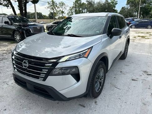 Used 2024 Nissan Rogue S FWD image 2