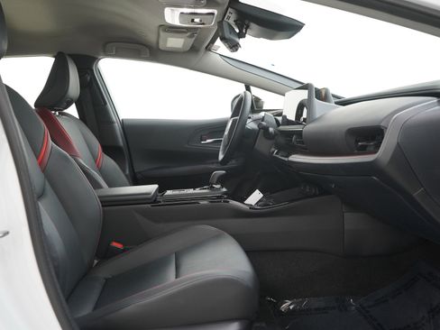 Used 2025 Toyota Prius Plug-In Hybrid image 10