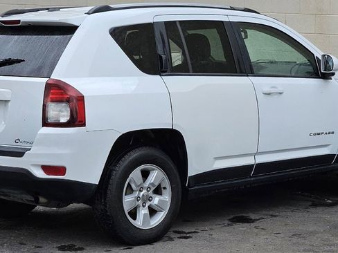 Used 2017 Jeep Compass Latitude image 3