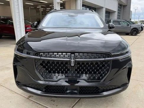 Used 2025 Lincoln Nautilus Black Label image 3