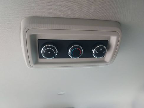 Used 2015 Dodge Grand Caravan SXT FWD image 11