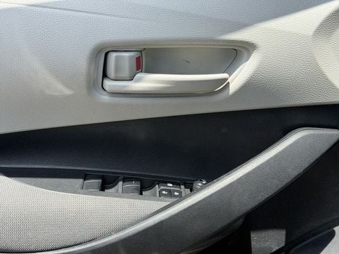 Used 2022 Toyota Corolla LE FWD image 22