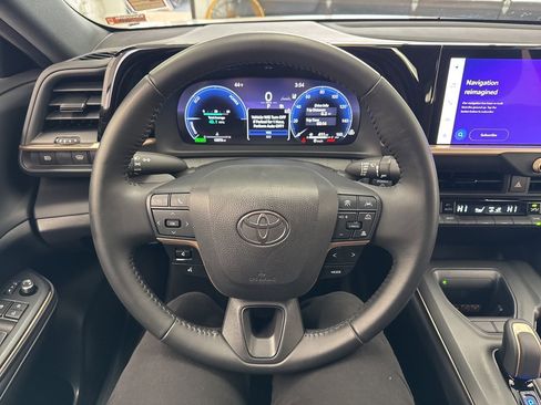 Used 2023 Toyota Crown XLE image 17