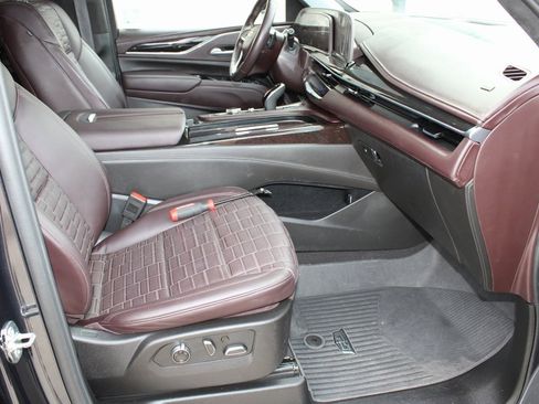 Used 2024 Cadillac Escalade ESV Sport Platinum w/ Heavy-Duty Trailer Package image 18