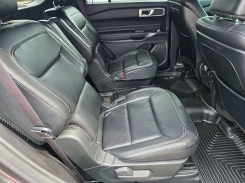 Used 2020 Ford Explorer XLT w/ Equipment Group 202A AWD/4WD image 15